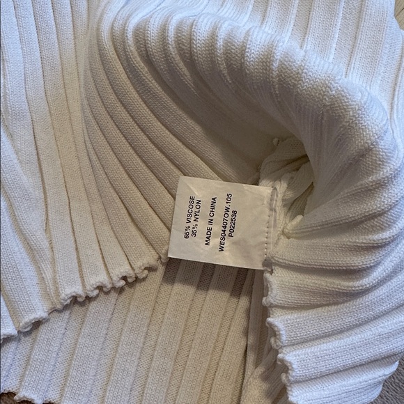 DISSH Rib Knit Crop Tank - Picture 4 of 4